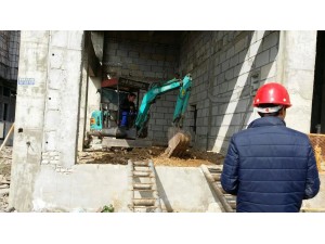 德力微型挖掘機(jī)城市建設(shè)好幫手