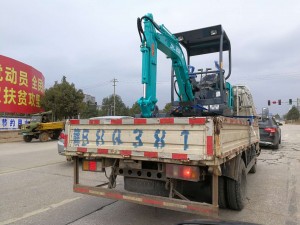 路上遇見(jiàn)德力挖掘機(jī) DL15-9型挖掘機(jī)客戶自己來(lái)廠考察