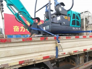 路上遇見德力挖掘機(jī) DL15-9型挖掘機(jī)客戶自己來(lái)廠考察