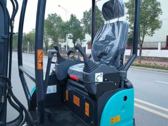 DL20U先導小型挖掘機--熱銷小型挖掘機