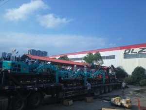 常規(guī)型挖掘機滿滿一車