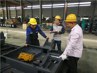 小挖掘機常常缺液壓油修正